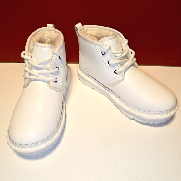 UGG Big Kid's 4 Neumel II Grade School Boot leather - Picture 4 of 9